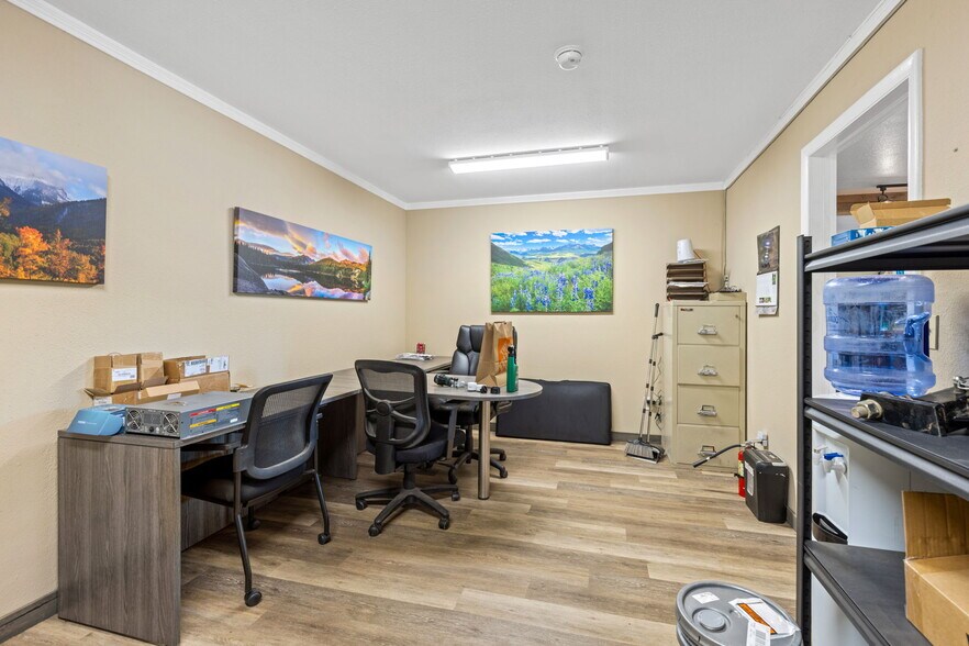 More Photos Of 451 S Andersen St, Longmont Service For Lease