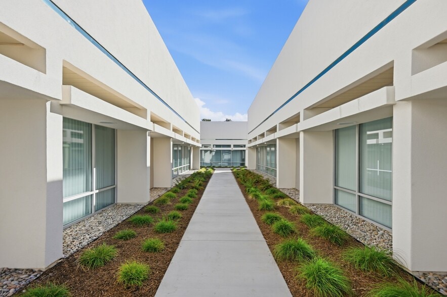 More Photos Of 1371 Warner Ave, Tustin Unknown For Lease