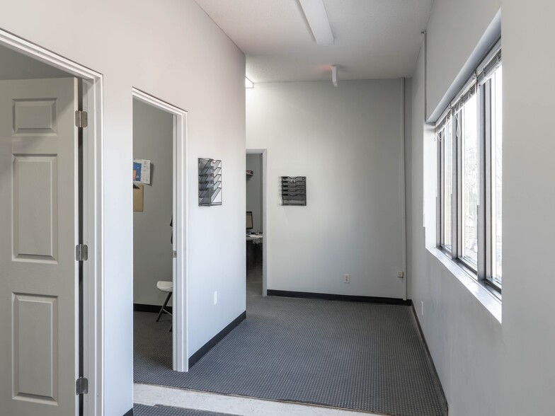 More Photos Of 1717 W University Ave, Muncie Storefront For Lease