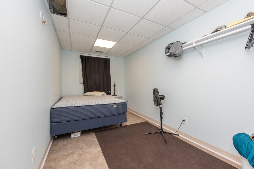 More Photos Of 13603 38th St SW, Belfield Flex For Lease