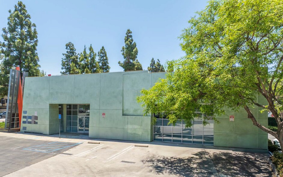 Primary Photo Of 10121 Jefferson Blvd, Culver City Office For Lease
