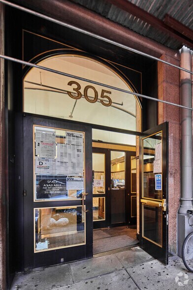 More Photos Of 305 Broadway, New York Office For Lease