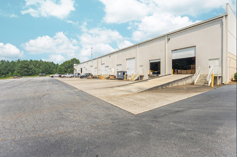 More Photos Of 480 Brogdon Rd, Suwanee Warehouse For Lease