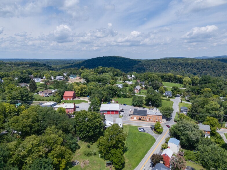 More Photos Of 1053 Washington St, Harpers Ferry Hospitality For Sale