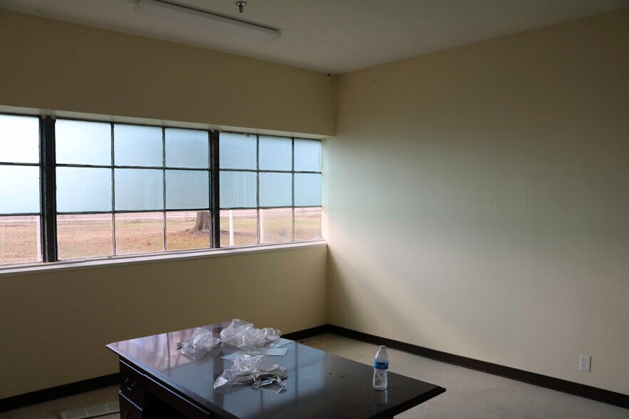 More Photos Of 13343 Interstate 20 E, Tyler Warehouse For Lease