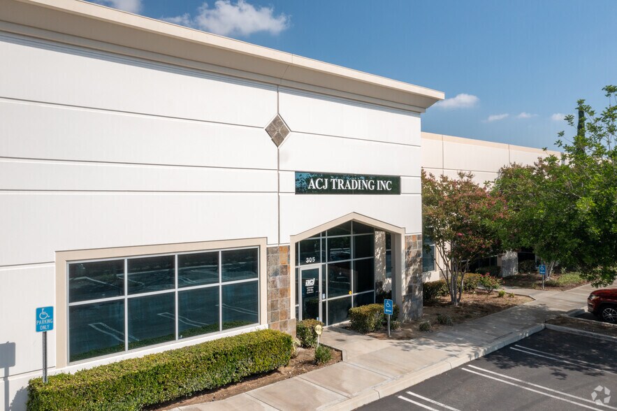 More Photos Of 7970 Cherry Ave, Fontana Showroom For Lease
