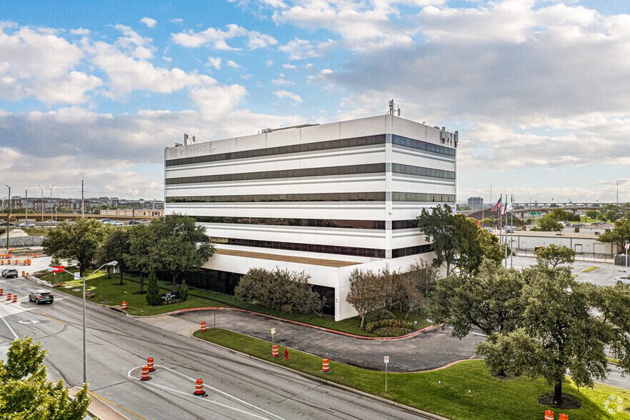 More Photos Of 2350 Valley View Ln, Dallas Loft Creative Space For Lease