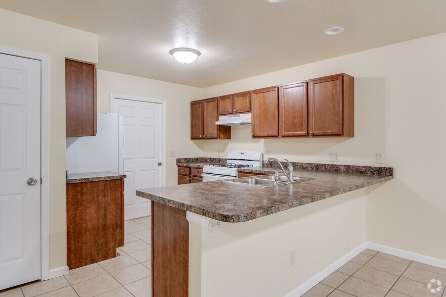 More Photos Of 816 Marquette Ave, Muskegon Apartments For Sale