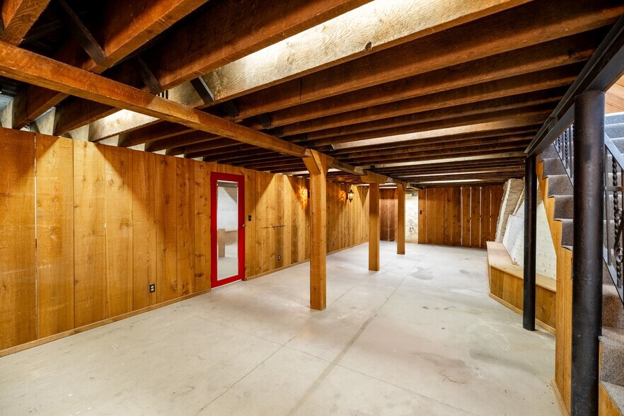 More Photos Of 108 S Santa Fe Ave, Salina General Retail For Lease