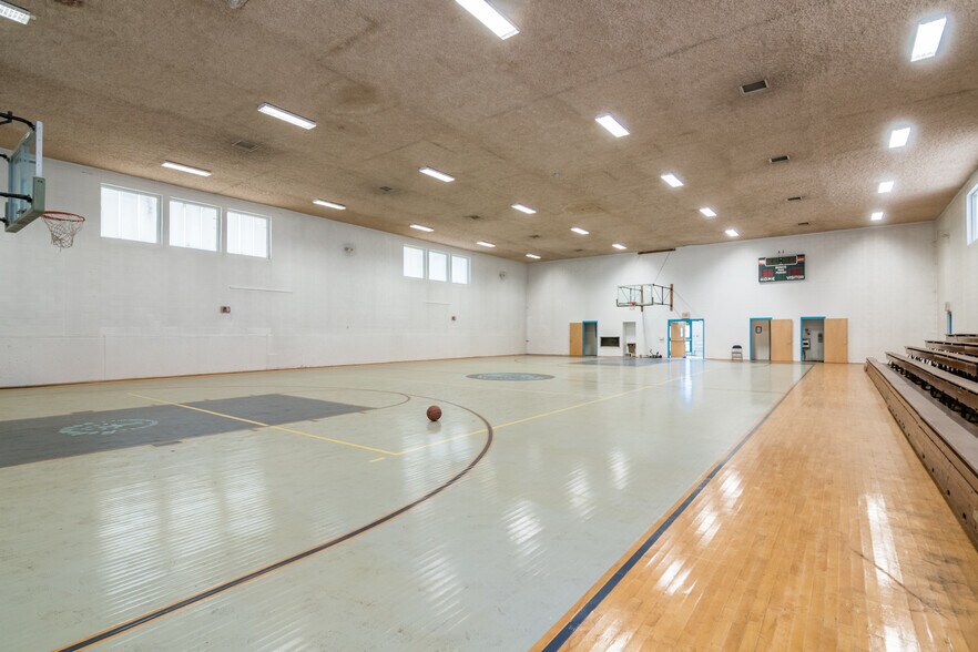 More Photos Of 154 S Mountain Rd, Northfield Schools For Sale