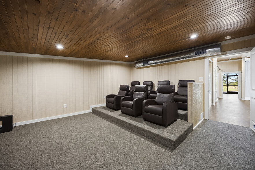 More Photos Of 397 VZ County Road 3611, Edgewood Sports And Entertainment For Sale