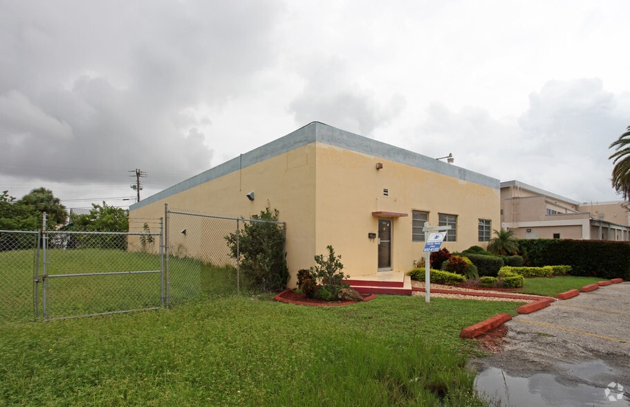 Primary Photo Of 2029 Taft St, Hollywood Service For Sale