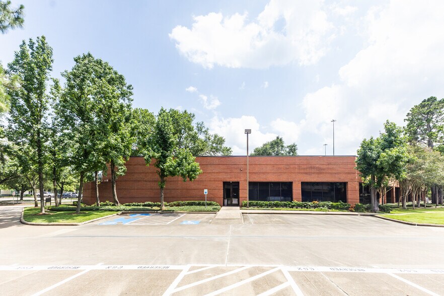 More Photos Of 6925 Portwest Dr, Houston Unknown For Lease