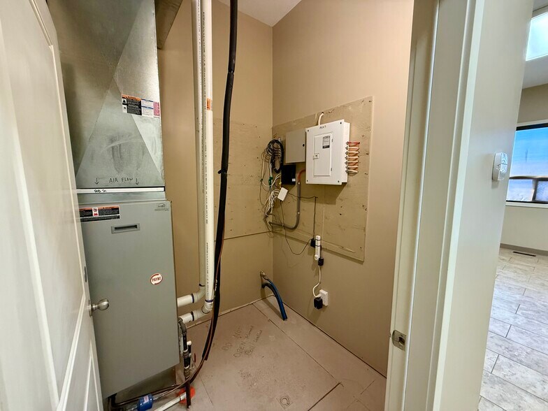 More Photos Of 9005 127 Av NW, Edmonton Flex For Lease