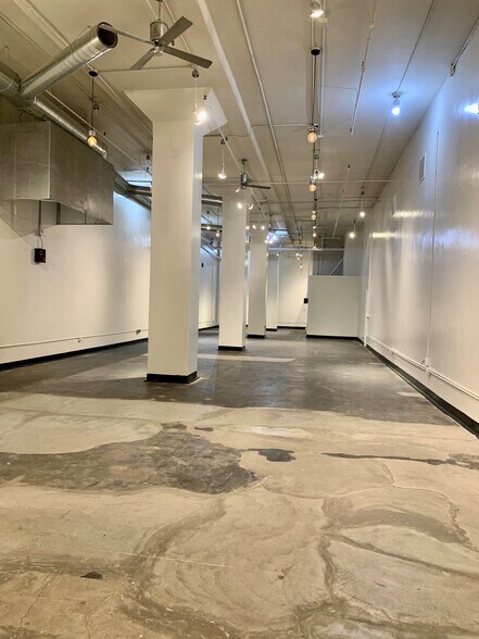 More Photos Of 7000 Romaine St, Los Angeles Showroom For Lease
