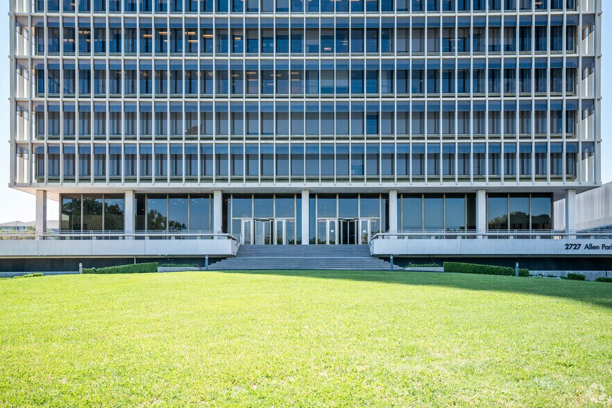 More Photos Of 2727 Allen Pky, Houston Office For Lease