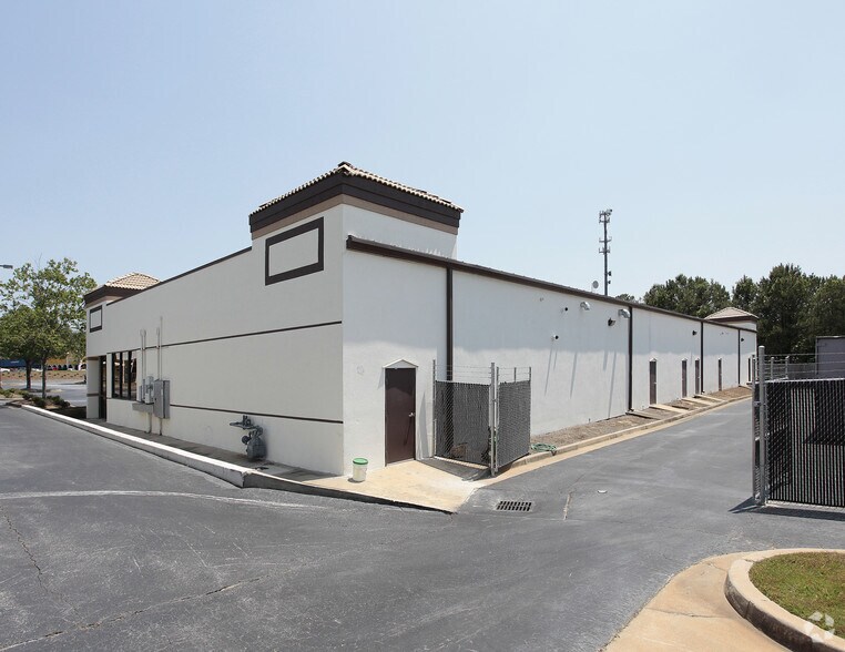 More Photos Of 400 N Glynn St, Fayetteville Storefront Retail Office For Lease