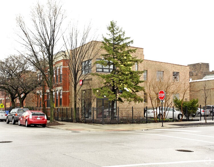 More Photos Of 1659 W Hubbard St, Chicago Loft Creative Space For Lease