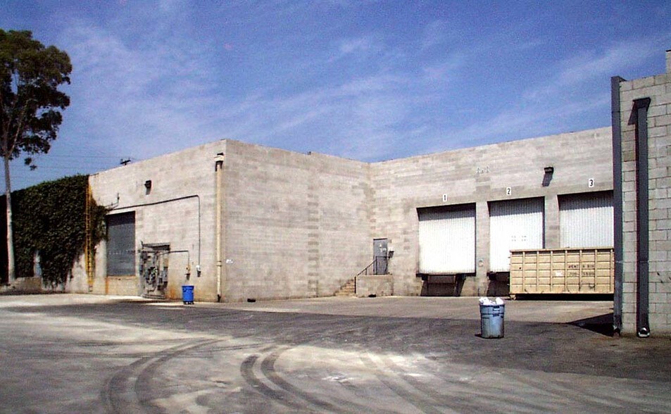 More Photos Of 9540 De Soto Ave, Chatsworth Manufacturing For Lease