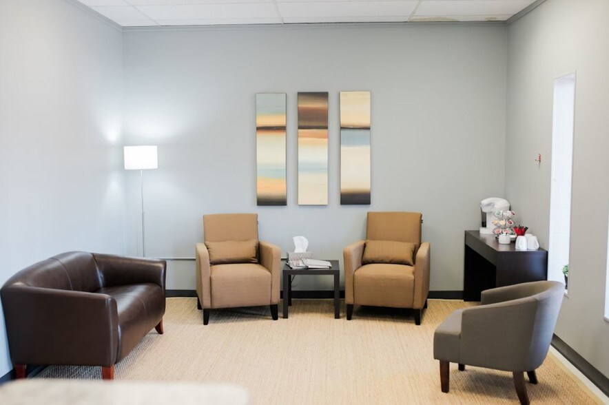 More Photos Of 2317-2323 E Lincolnway, Sterling Medical For Lease