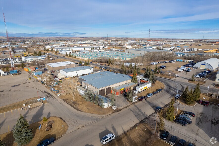 More Photos Of 506 East Lake Rd NE, Airdrie Warehouse For Lease