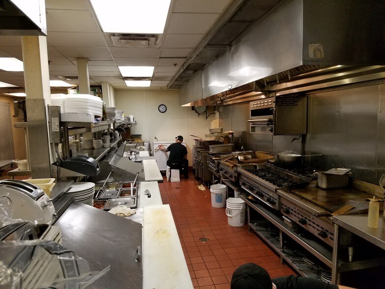 More Photos Of 2900 S Orlando Dr, Sanford Restaurant For Lease