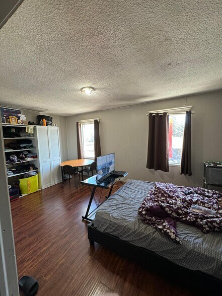 More Photos Of 84 King St W, Oshawa Storefront Retail Residential For Sale