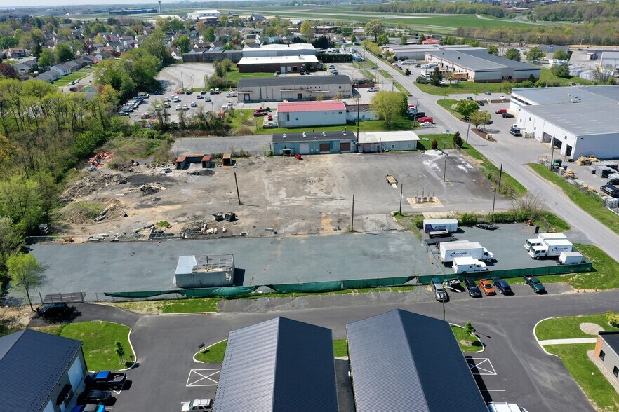 More Photos Of 9 Bellecor Dr, New Castle Warehouse For Lease
