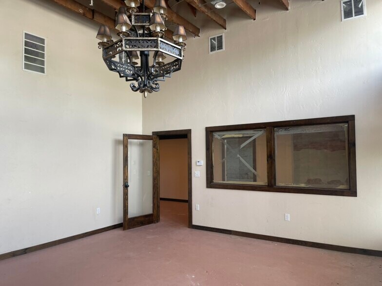 More Photos Of 189 Broadway St, Alba Storefront Retail Office For Sale