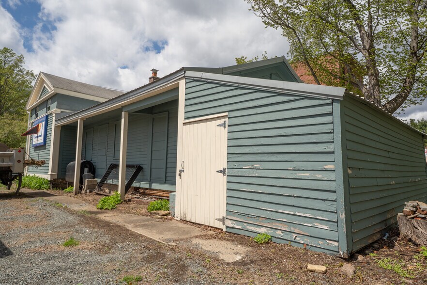 More Photos Of 172 N Main St, Northville Freestanding For Sale
