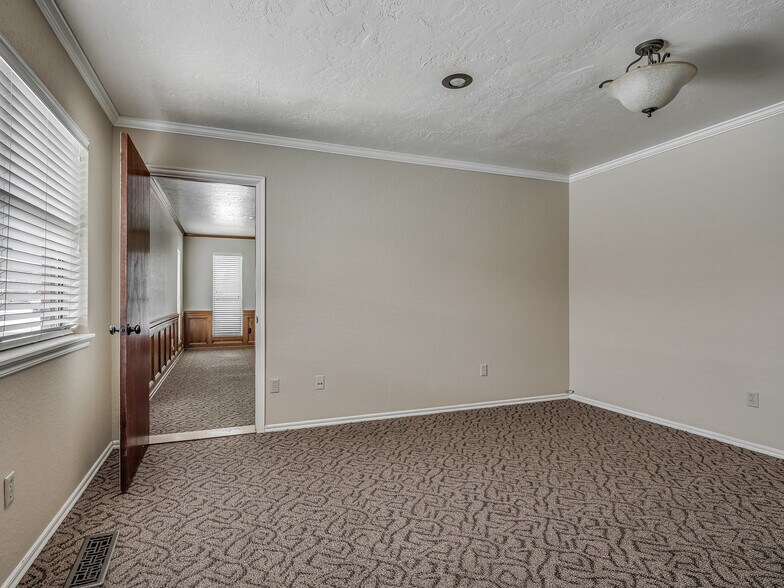 More Photos Of 525 Tower Dr, Moore Office For Lease