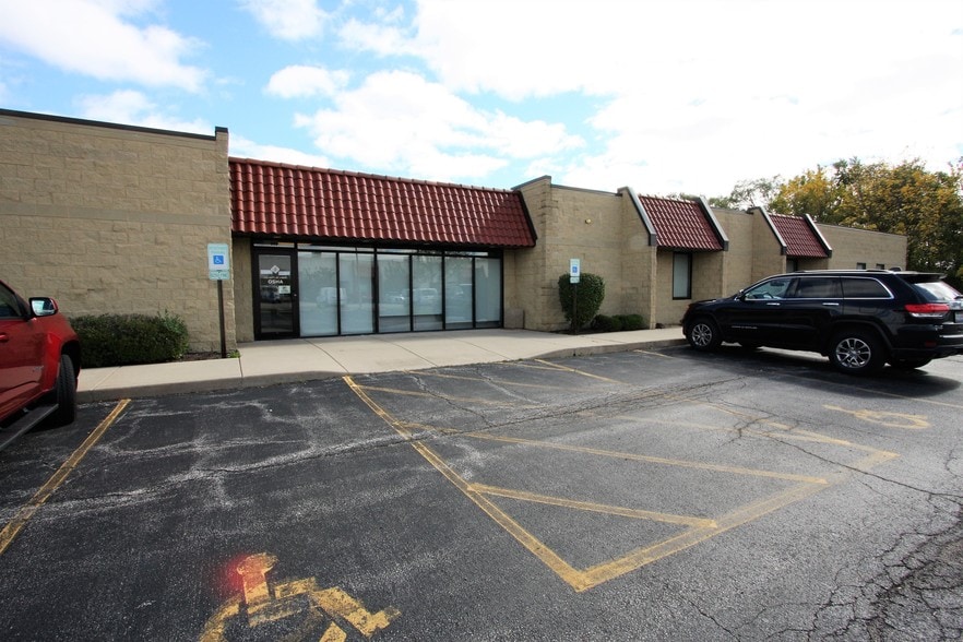 More Photos Of 1 Smoke Tree Plz, North Aurora Office For Lease