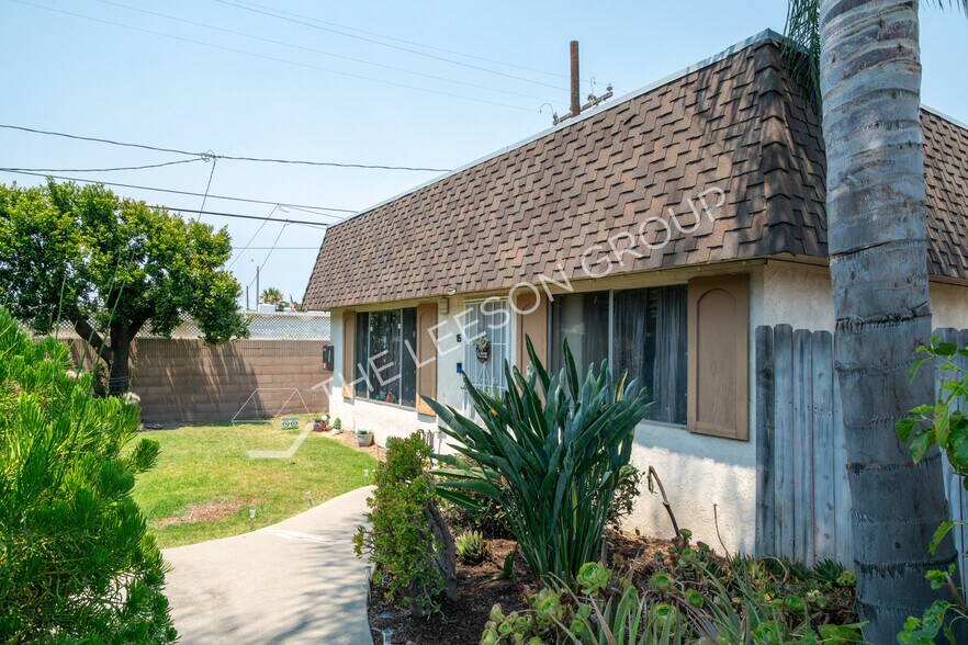 More Photos Of 927 S Webster Ave, Anaheim Apartments For Sale