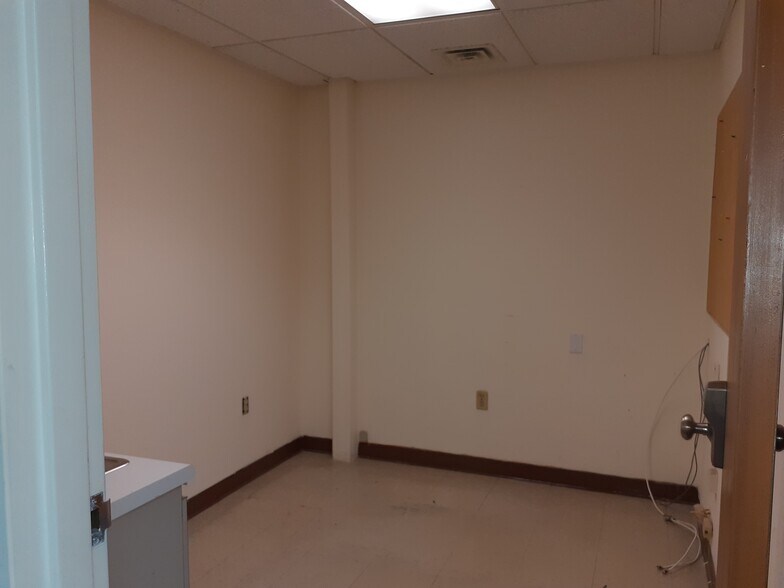 More Photos Of 505 NYS RTE 208, Monroe Office For Sale