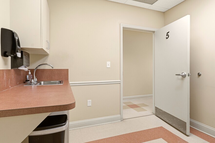 More Photos Of 9 San Bartola Dr, Saint Augustine Medical For Sale
