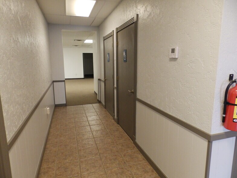 More Photos Of 2005 Tile Factory Rd, Palestine Manufacturing For Lease