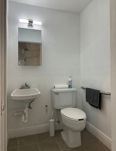 More Photos Of 4242-4270 SW 73rd Ave, Miami Warehouse For Sale