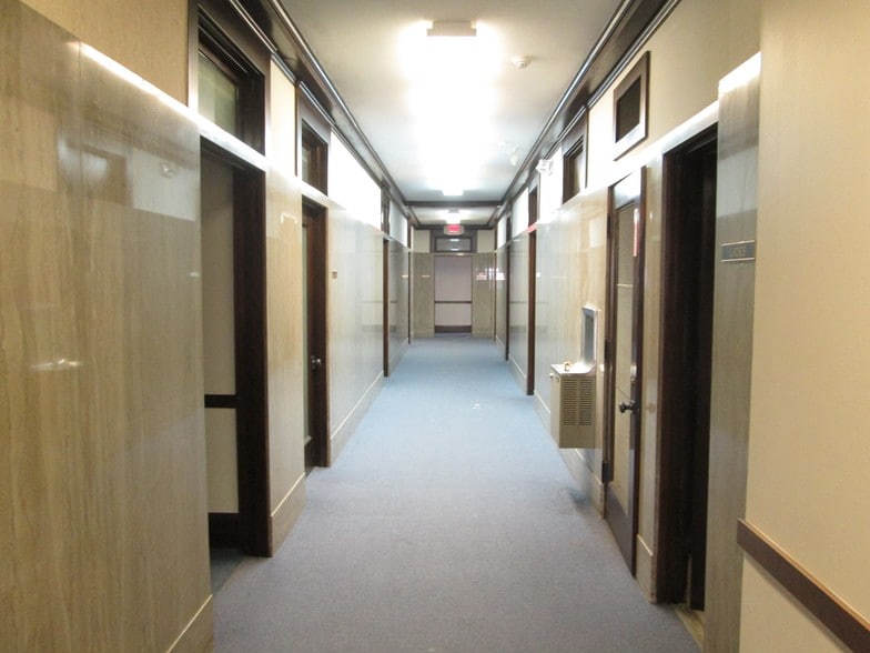 More Photos Of 10 E 3rd St, Tulsa Office For Sale