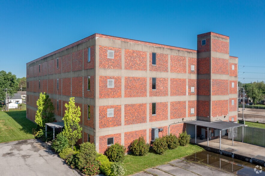 More Photos Of 1600 Bernheim Ln, Louisville Warehouse For Lease