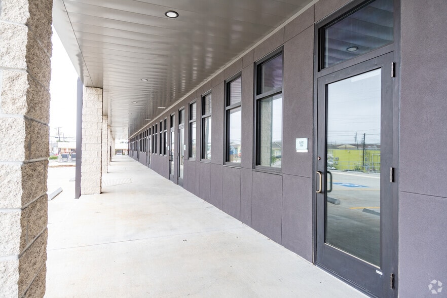More Photos Of 6615 Stewart Rd, Galveston Self Storage For Lease