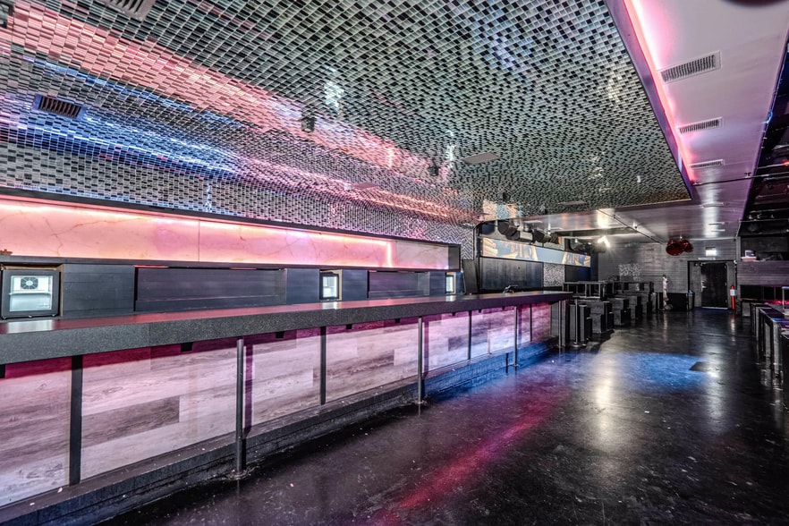 More Photos Of 215 W Ontario St, Chicago Office For Lease