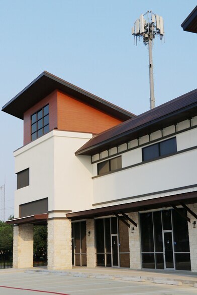 More Photos Of 9889 United Drive, Houston Office For Lease