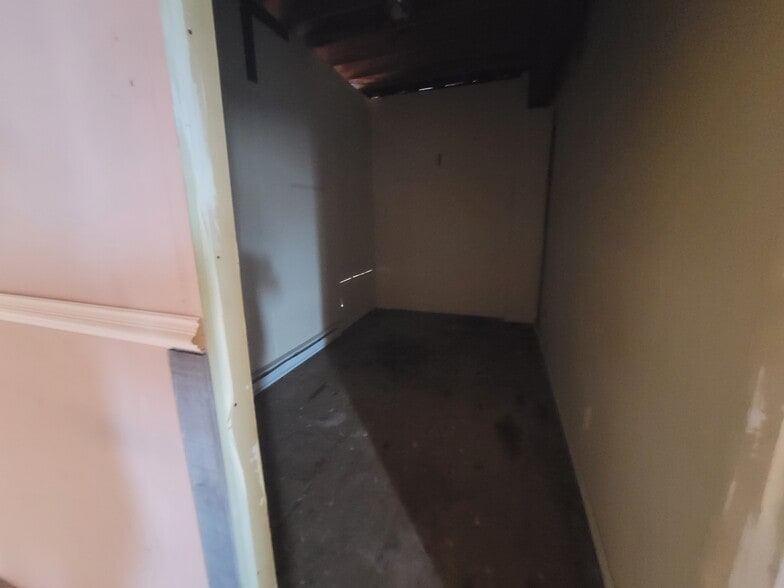 More Photos Of 2400-2406 Northumberland Ave, Richmond Unknown For Lease
