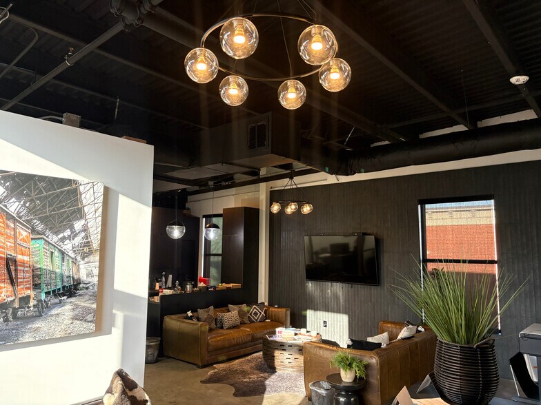 More Photos Of 301 E Virginia St, McKinney Storefront Retail Office For Lease