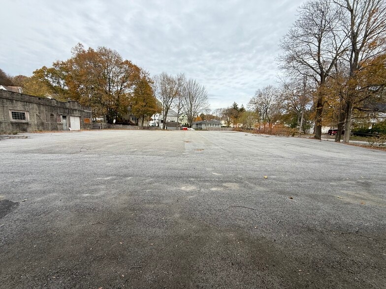 More Photos Of 22 Richmond Ave, Worcester Auto Repair For Sale