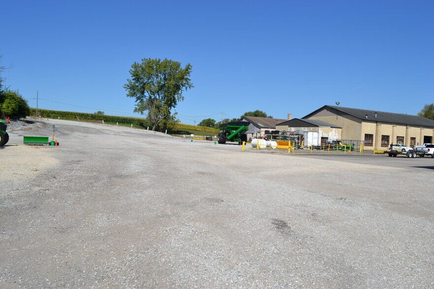 More Photos Of 1111 W 3rd St, Rushville Freestanding For Lease