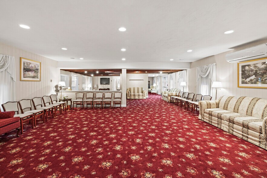 More Photos Of 4 W Washington St, Hanson Office For Sale