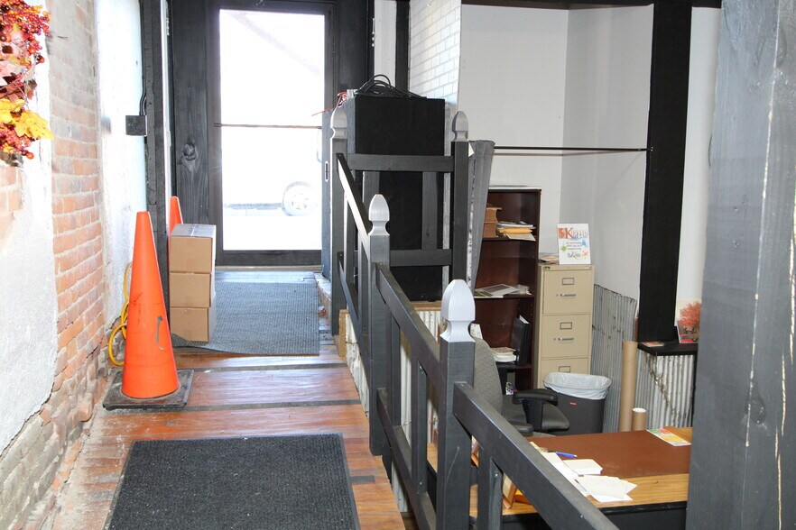 More Photos Of 102 S Main St, Kirklin Storefront Retail Office For Lease