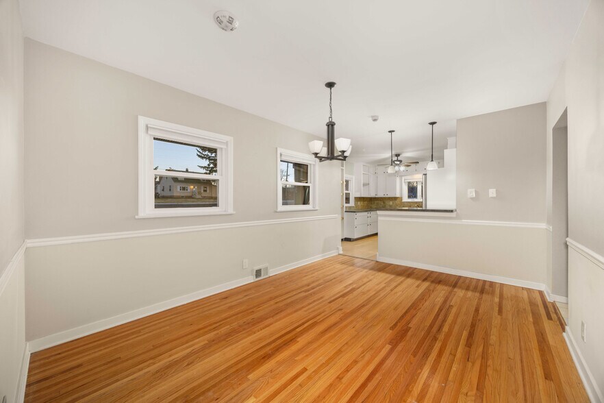 More Photos Of 704 E 9th St, Lockport Medical For Lease