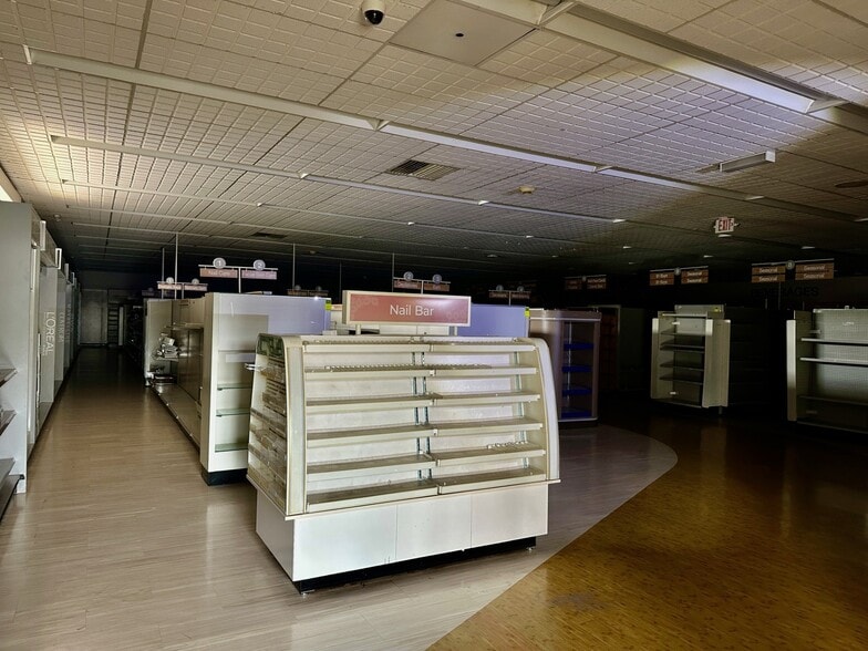 More Photos Of 220 3rd St, Wellsville Drugstore For Lease
